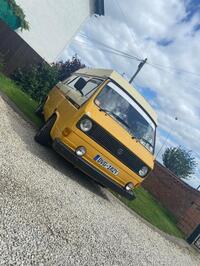 VOLKSWAGEN CAMPER