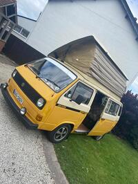 VOLKSWAGEN CAMPER