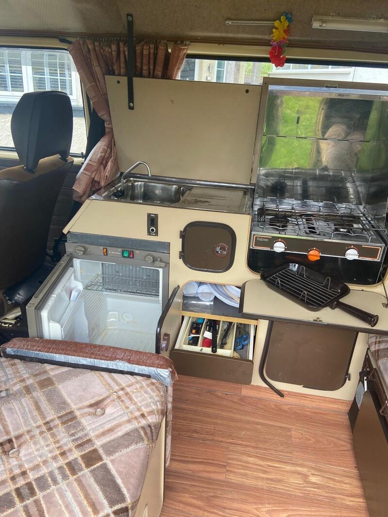 VOLKSWAGEN CAMPER