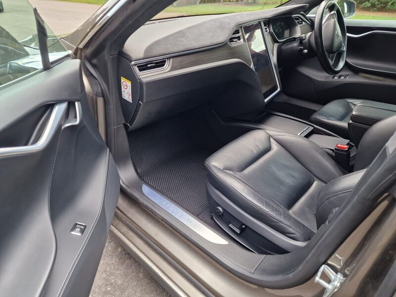 TESLA MODEL S